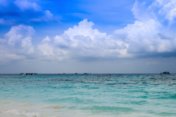 Fototapeta premium Beautiful crystal clear sea and tropical beach at tropical parad