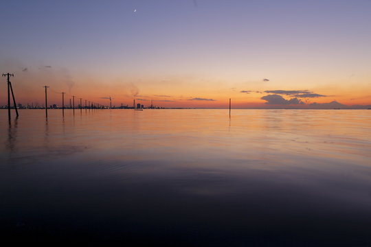 「夕凪」の写真素材 | 962件の無料イラスト画像 | Adobe Stock