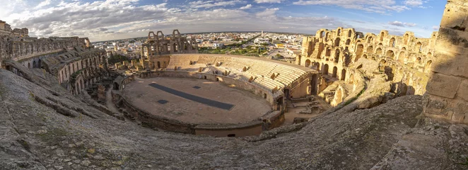 Fototapeten Tunesien The Roman amphitheater of Thysdrus in El Djem (or El-Jem), a town in Mahdia governorate of Tunisia.The ancient structure has been a World Heritage Site since 1979.  © EnginKorkmaz