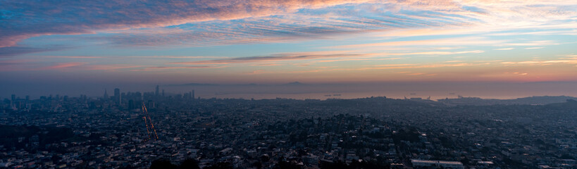 Fototapeta na wymiar San Francisco Sunrise Panorama