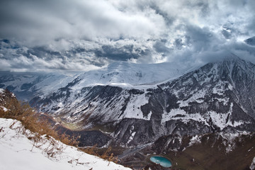 Kaukaz - Gruzja w zimowej szacie. Caucassus mountains in Georgia. © rogozinski