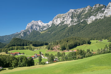 Fototapeta na wymiar Gebirge bei Ramsau im Berchtesgadener Land, Oberbayern