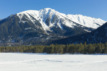 Fototapeta na wymiar Winter mountains panorama.