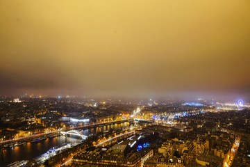 Fototapeta na wymiar Blick vom Eiffelturm über Paris