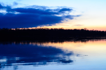 Obraz premium Beautiful winter sunset on river Dnieper