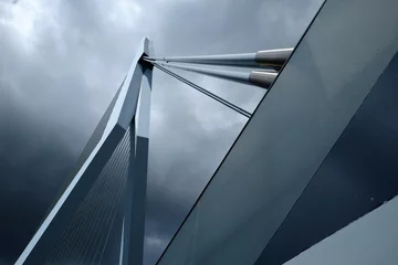 Foto op Plexiglas Erasmusbrug Erasmusbrug in Rotterdam van onderaf gezien - 2