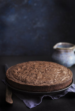 Flourless chocolate crinkle cake