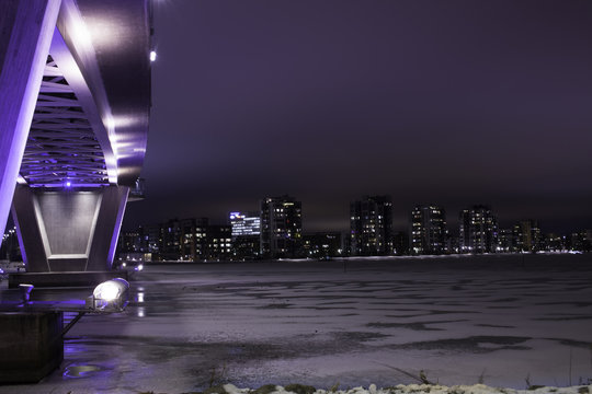 Jyv&auml;skyl&auml;n Kuokkalan silta talvella. Valon kaupunki.Jyv&auml;skyl&auml; Kuokkala bridge in winter. City of Light.