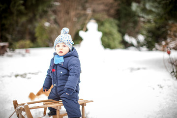 Im Winter auf die Eltern warten