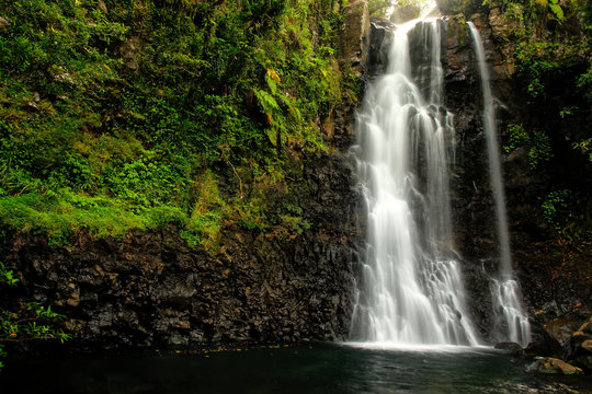 Fototapeta Middle Tavoro Waterfalls in Bouma National Heritage Park, Taveun