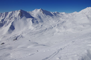 Fototapeta na wymiar Snowy peaks in the Serfaus-Fiss-Ladis ski resort