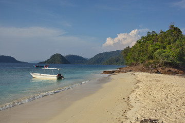 Fototapeta na wymiar the boat at the beach in tropics of Indonesia