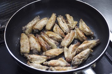 若鶏 手羽中ソテー