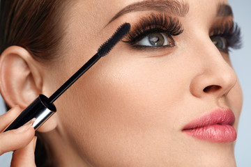 Woman With Makeup, Long Eyelashes Applying Mascara. Doing Makeup
