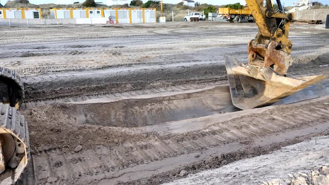 grue et son godet trap&egrave;ze