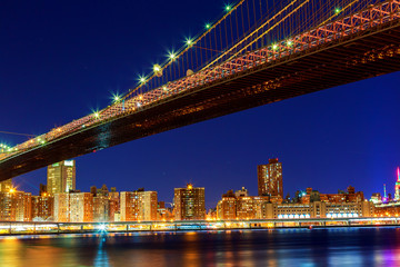 Fototapeta na wymiar Spectacular skyline of Brooklyn bridge in New York at night
