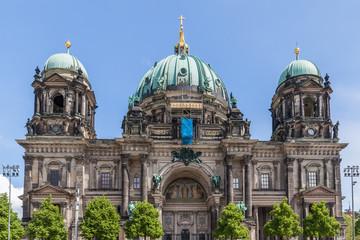Fototapeta na wymiar Berlin Dom ( Berlin Cathedral) was built between 1895 and 1905.