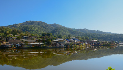 Fototapeta na wymiar Village near the lake