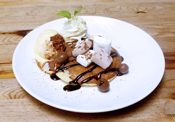 Vanilla ice cream with pancake and Marshmallows