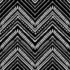  Hand getekend zigzag- en streeppatroon. Vectorillustratie voor tribal design. Zwart-witte kleuren. Etnisch thema © Pictulandra