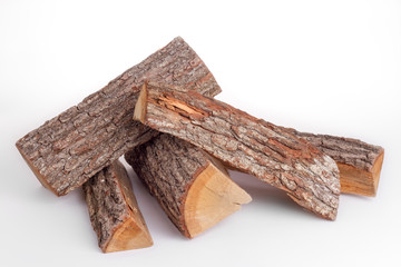 Feuerholz auf weissem Hintergrund - freigestellt