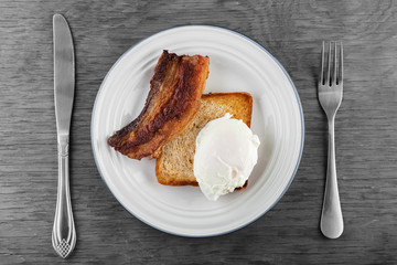 poached egg with toast and bacon