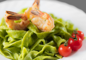 pasta with shrimp and cherry tomatoes