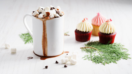 hot chocolate with mini marshmallows