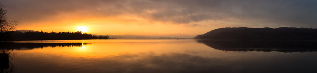 Fototapeta na wymiar Lake Windermere Sunrise