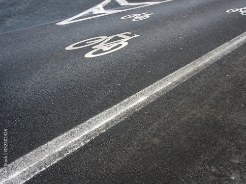 "Fahrbahnmarkierung Fahrrad, Fahrradweg" Stockfotos und