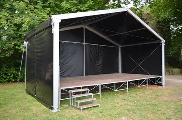 Structure de plein air pour spectacle.