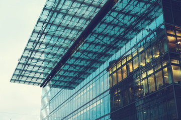 Obraz premium modern glass office building