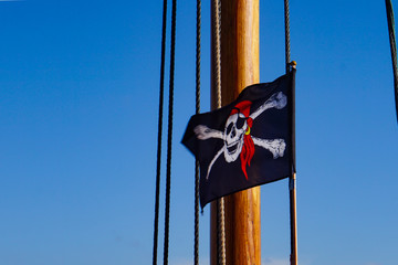Piratenflagge am Mast