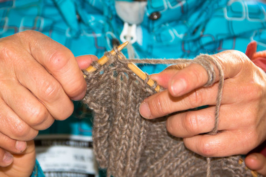Strickende H&auml;nde 2