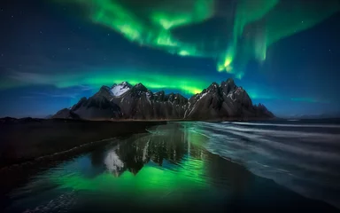 Keuken foto achterwand Noorderlicht Stokksnes Northern Lights Green Reflection - IJSLAND
