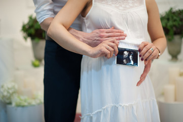 Obraz na płótnie Canvas Baby on board photo session, pregnant couple, abstract