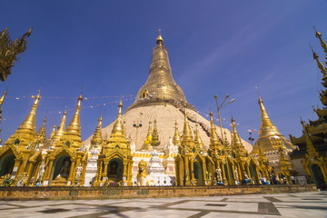 Fototapeta premium shwedagon pagoda - Myanmar famous golden pagoda sacred and touri