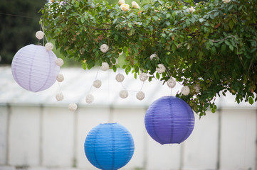 round balloons hanging from tree, Paper lantern lamp wedding dec