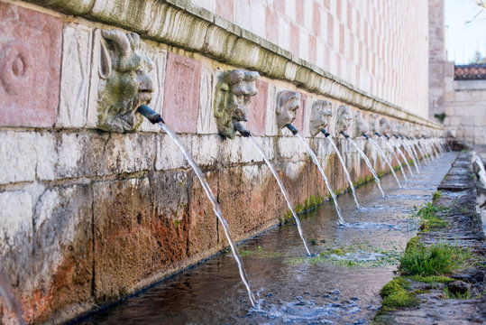 Fountain of 99 cannelle - Aquila