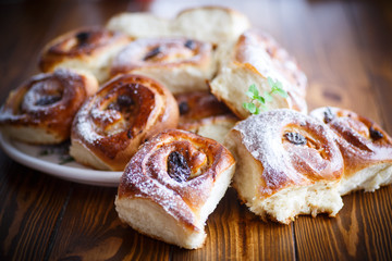 sweet rolls with raisins