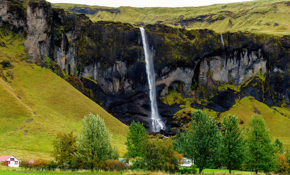 Foss &aacute; S&iacute;&eth;u on the road between Vik and Hofn.