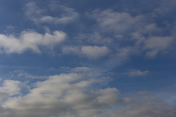 Fototapeta premium Nuvole su cielo blù