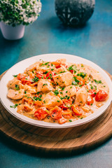 Lachs Sahne mit Tomaten