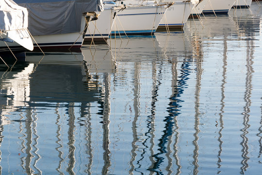 reflection in a sea of yacht masts 