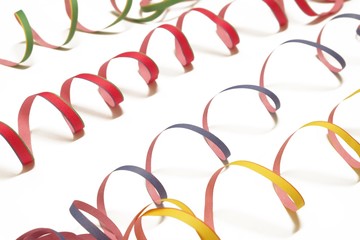 Bunte Luftschlangen