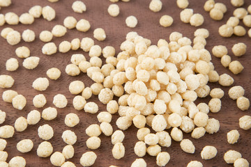 Quinoa pop (Chenopodium quinoa)