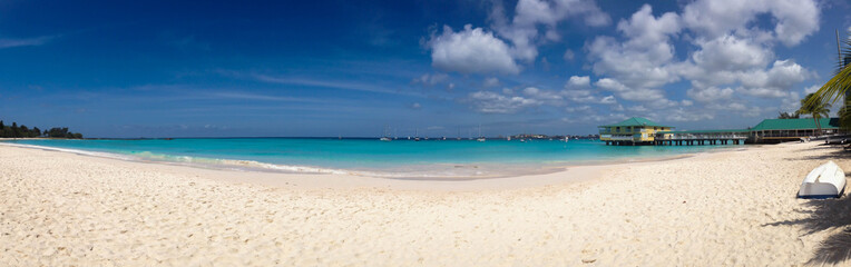 Fototapeta na wymiar Panoramic tropical beach with white sand and turquoise sea