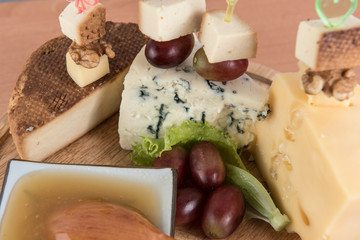 cheese grapes green salad 