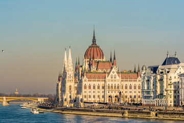 Fototapeta na wymiar cruise around budapest parliament