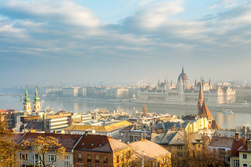 Fototapeta premium sunrise views to budapest parliament, hungary
